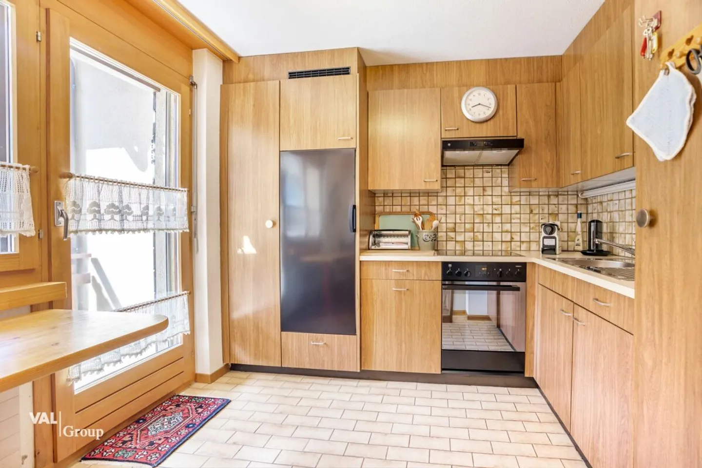 Light-flooded apartment with two balconies and breathtaking views - Photo 6 of 12