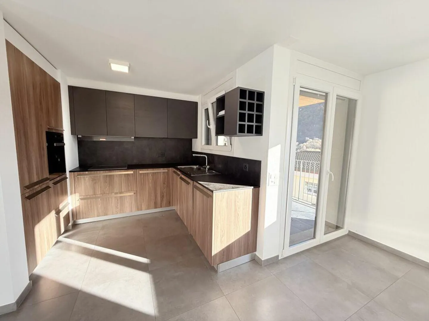 Neue 4,5-Zimmer-Wohnung mittlerer/höherer Standard in Gebäuden... - Foto 5 von 12