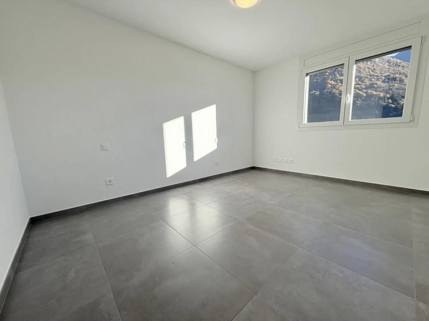 Neue 4,5-Zimmer-Wohnung mittlerer/höherer Standard in Gebäuden... - Foto 9 von 12