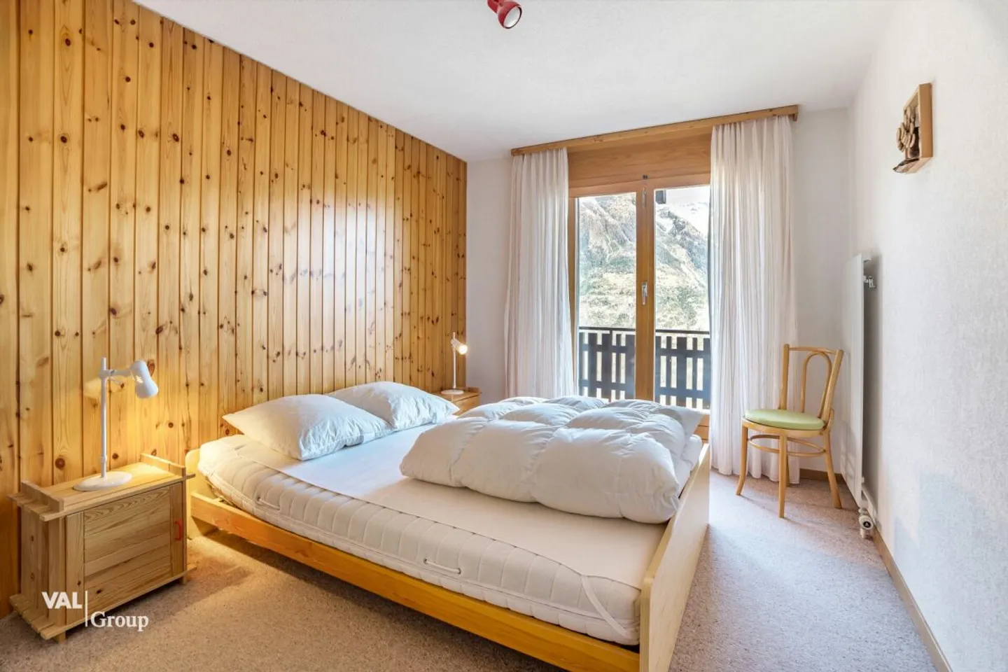 Light-flooded apartment with two balconies and breathtaking views - Photo 8 of 12