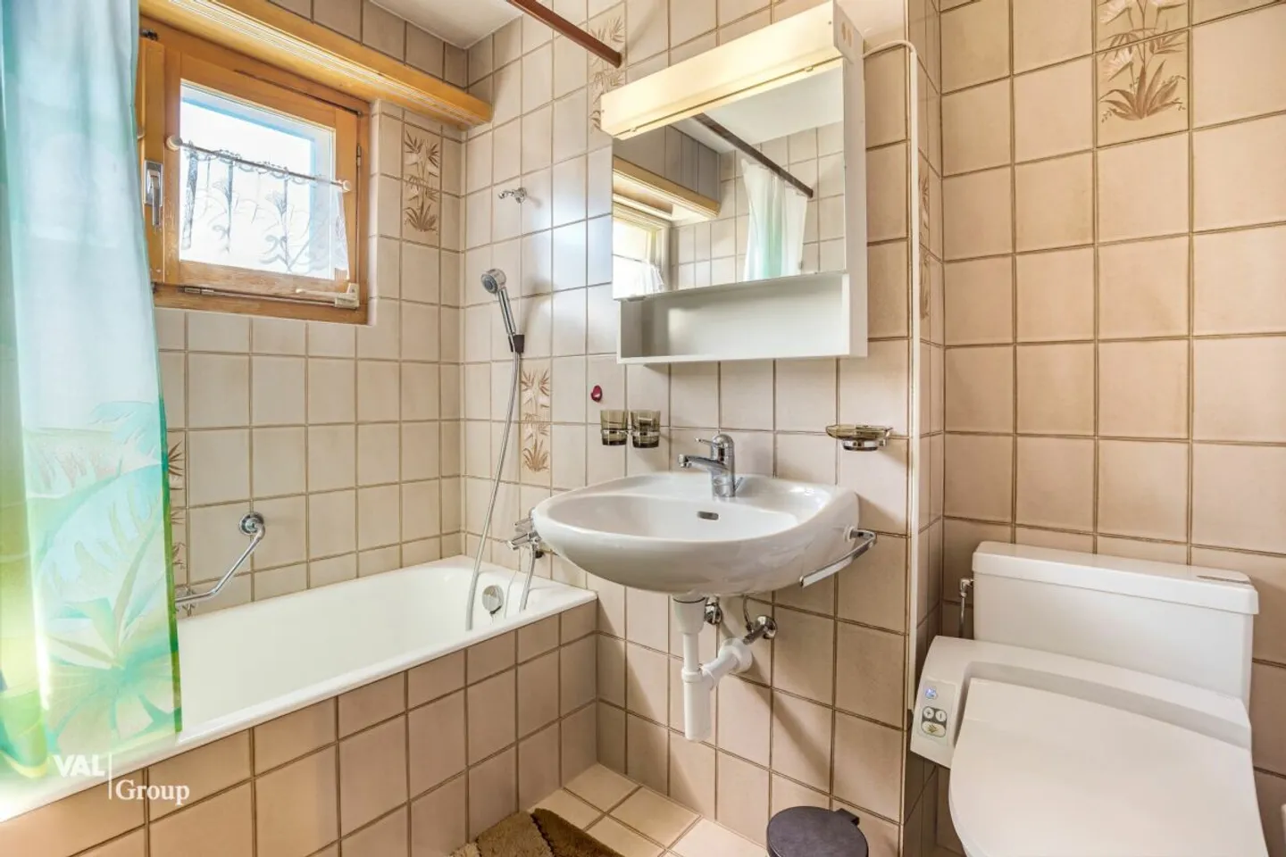 Light-flooded apartment with two balconies and breathtaking views - Photo 9 of 12