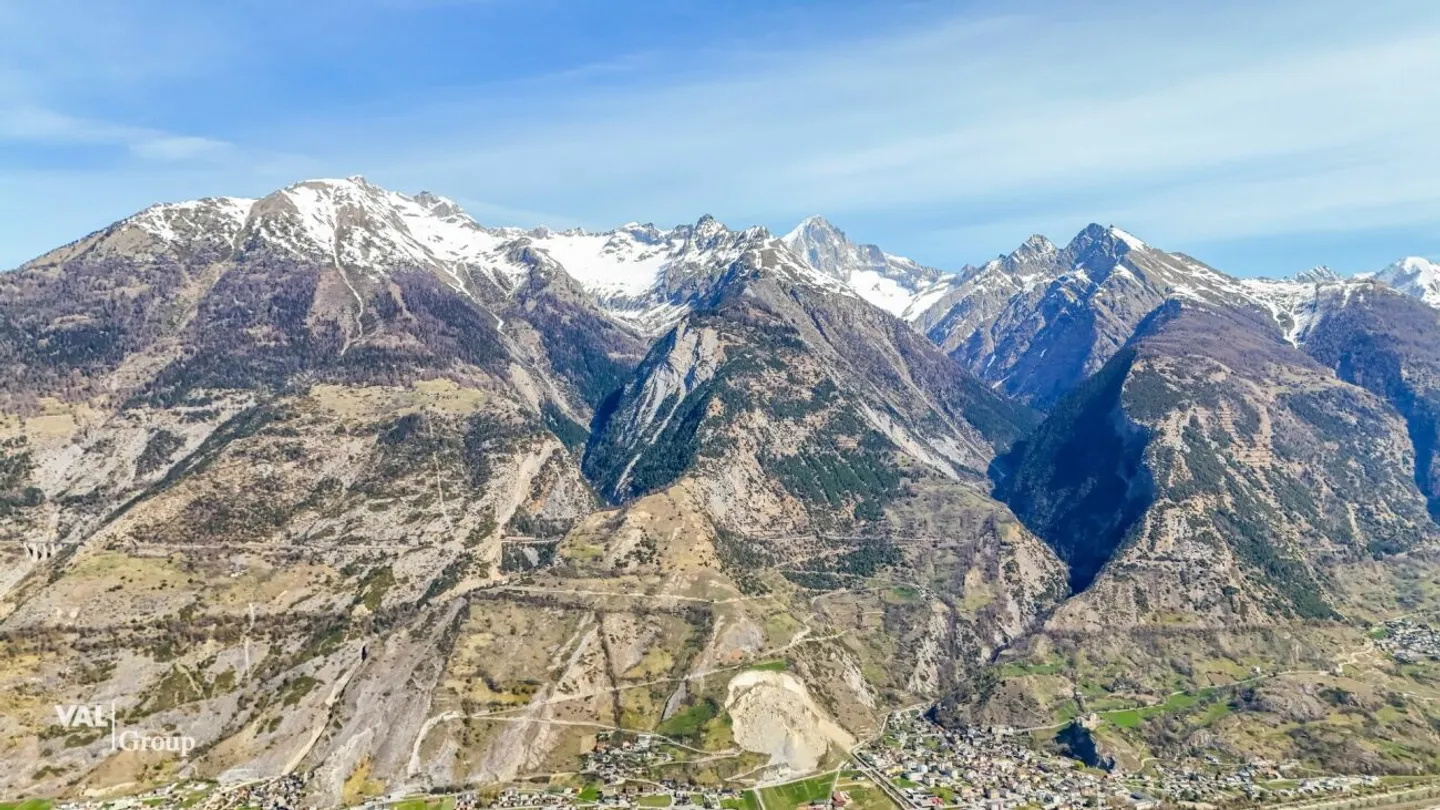 Light-flooded apartment with two balconies and breathtaking views - Photo 11 of 12