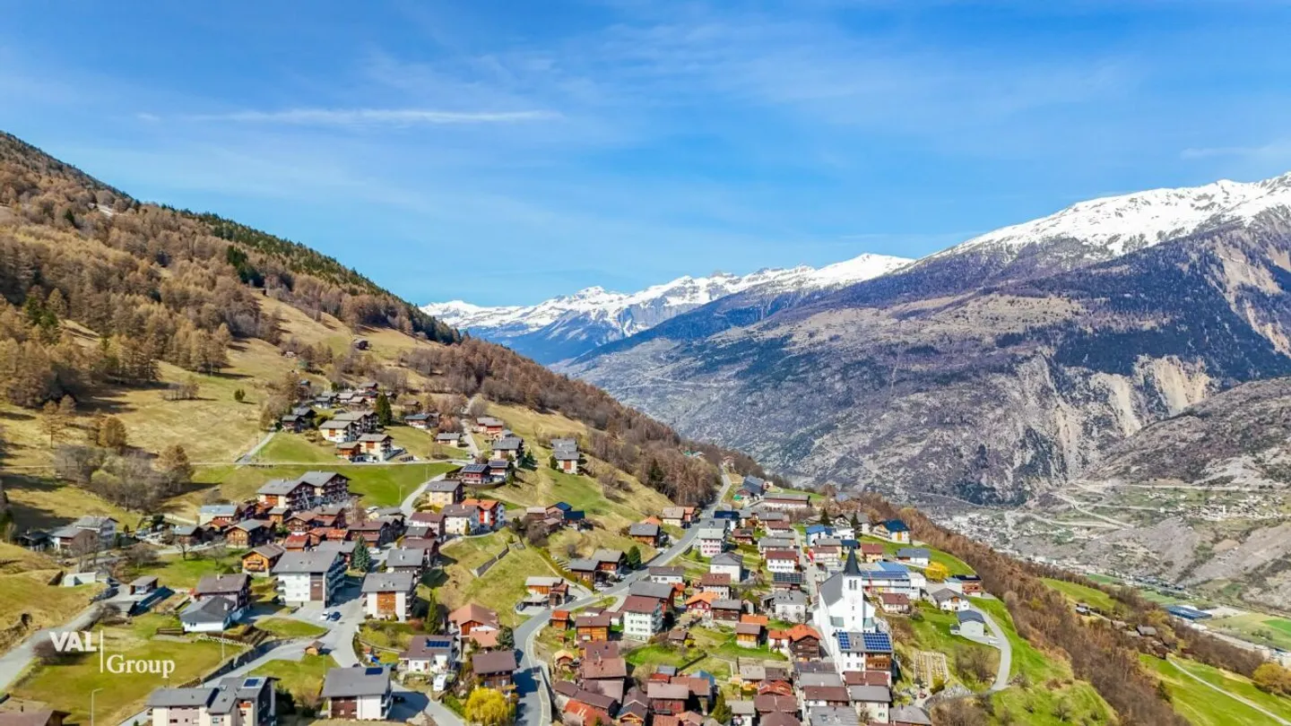 Light-flooded apartment with two balconies and breathtaking views - Photo 12 of 12
