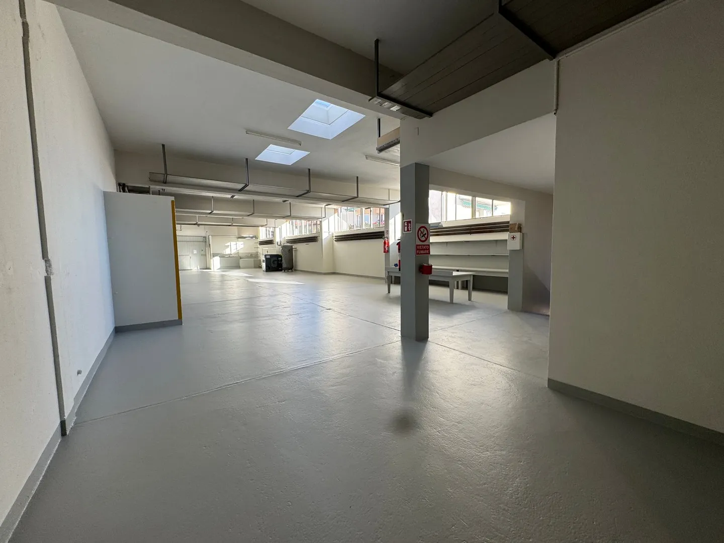 Verkauf oder Vermietung von Gewerbe-/Büro-/Verwaltungsimmobilie mit Büros in Balerna - Foto 32 von 33