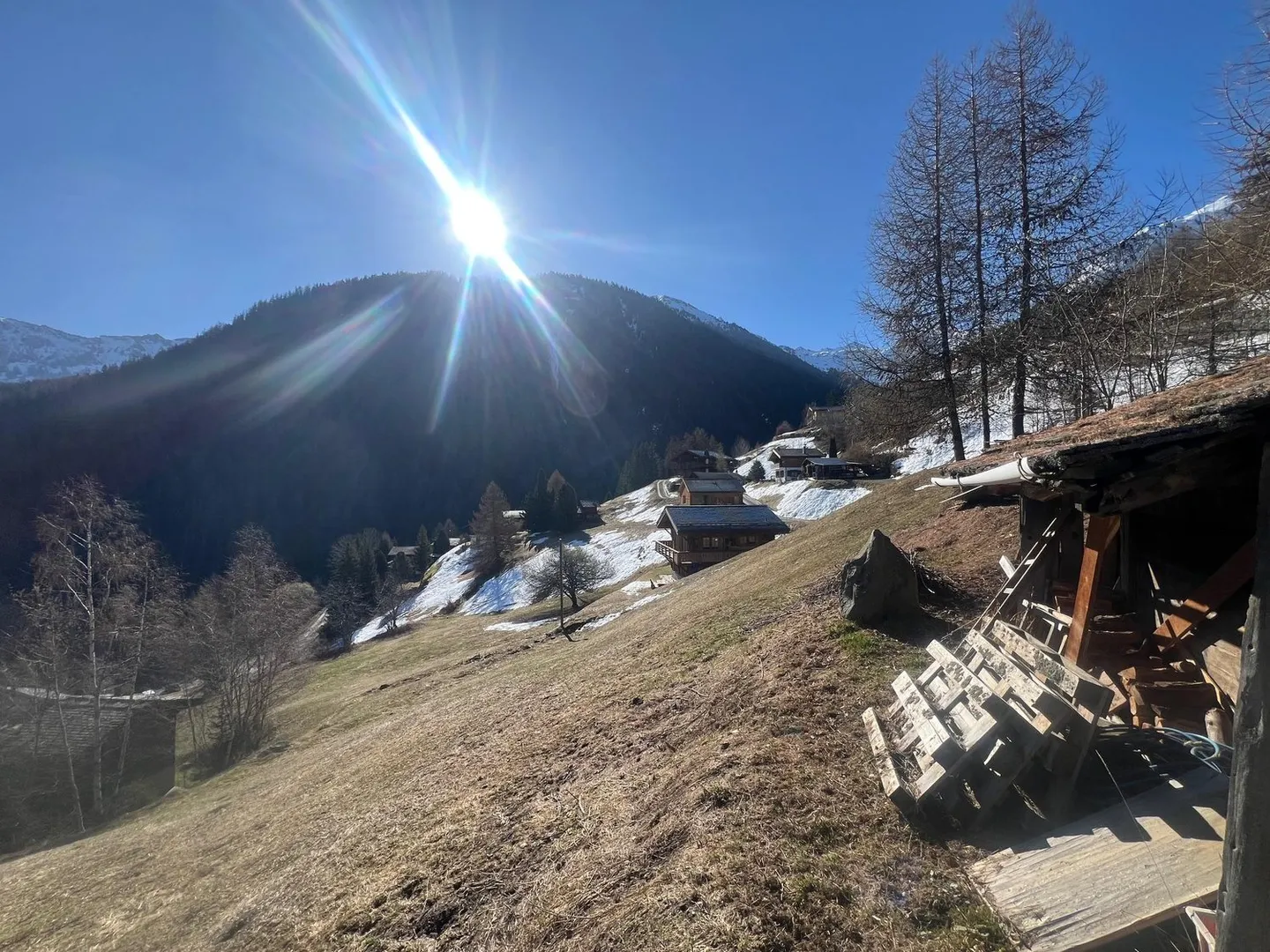 For sale in Tzoumaz a row chalet with 4 rooms in a quiet neighborhood - Photo 12 of 13