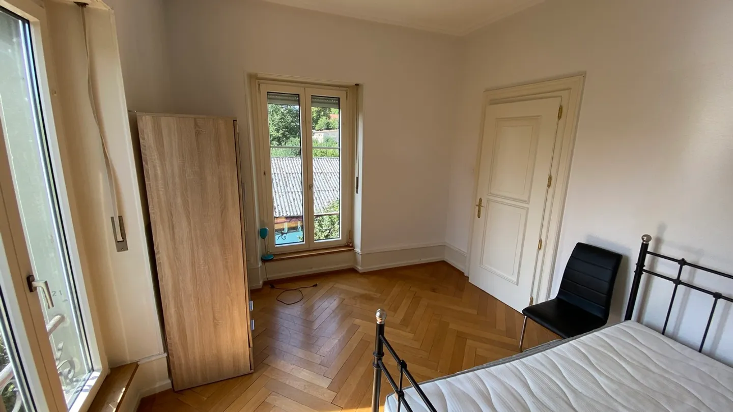 Un très belle appartement de 6 pièces dans une maison de maître. - Photo 6 of 20