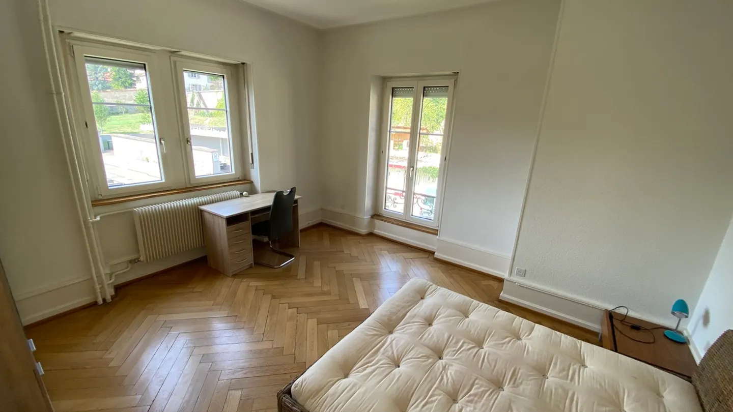 Un très belle appartement de 6 pièces dans une maison de maître. - Photo 8 of 20