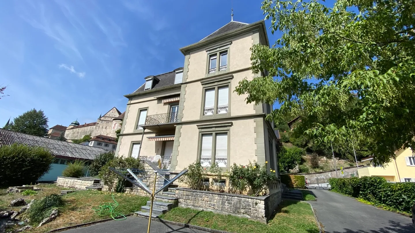 Un très belle appartement de 6 pièces dans une maison de maître. - Photo 1 of 20