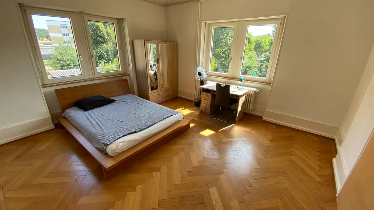 Un très belle appartement de 6 pièces dans une maison de maître. - Photo 13 of 20