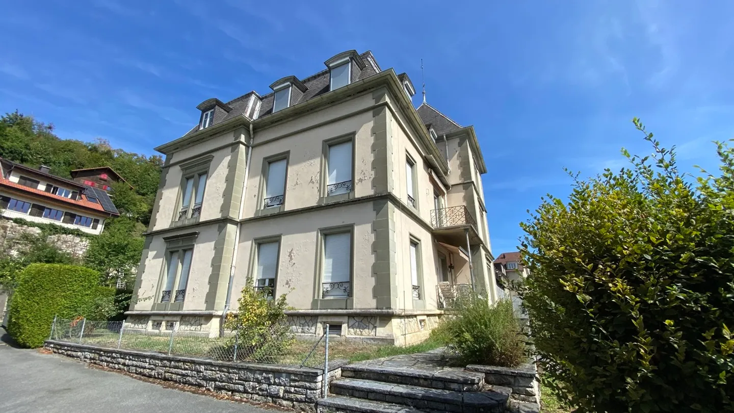 Un très belle appartement de 6 pièces dans une maison de maître. - Photo 19 of 20