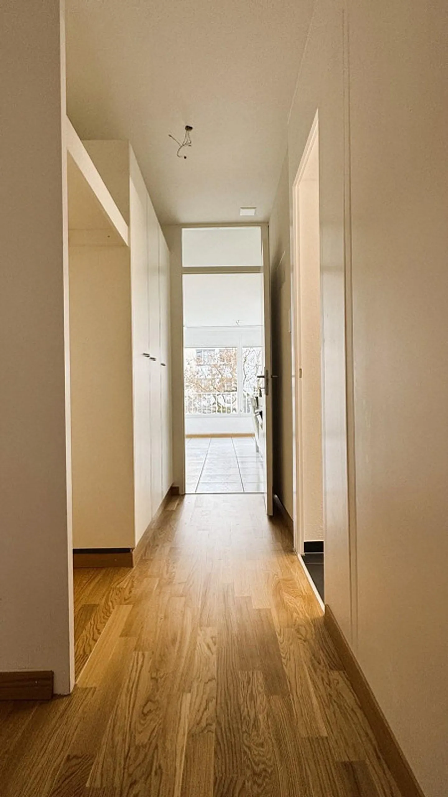 Appartement 3.5 pièces partiellement rénové à louer dans un endroit calme ! - Photo 6 sur 13