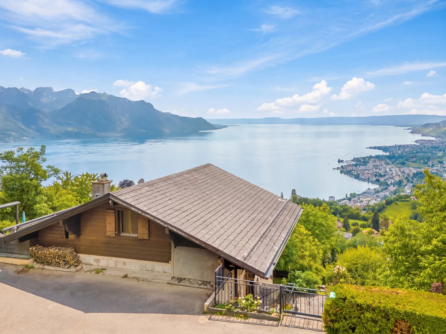 Chalet with exceptional panorama over Lake Geneva! - Photo 1 of 19