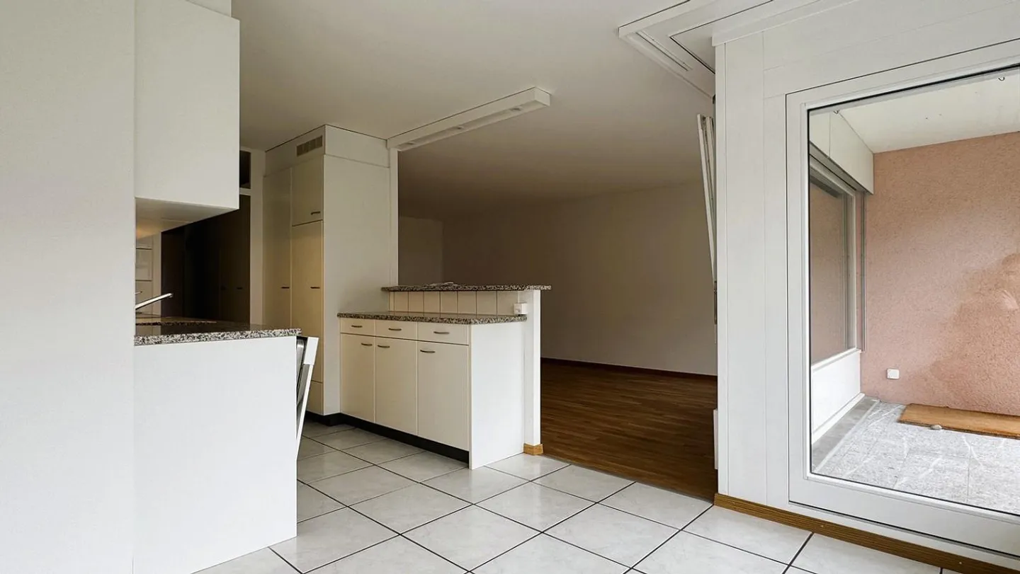 Appartement 3.5 pièces partiellement rénové à louer dans un endroit calme ! - Photo 8 sur 13