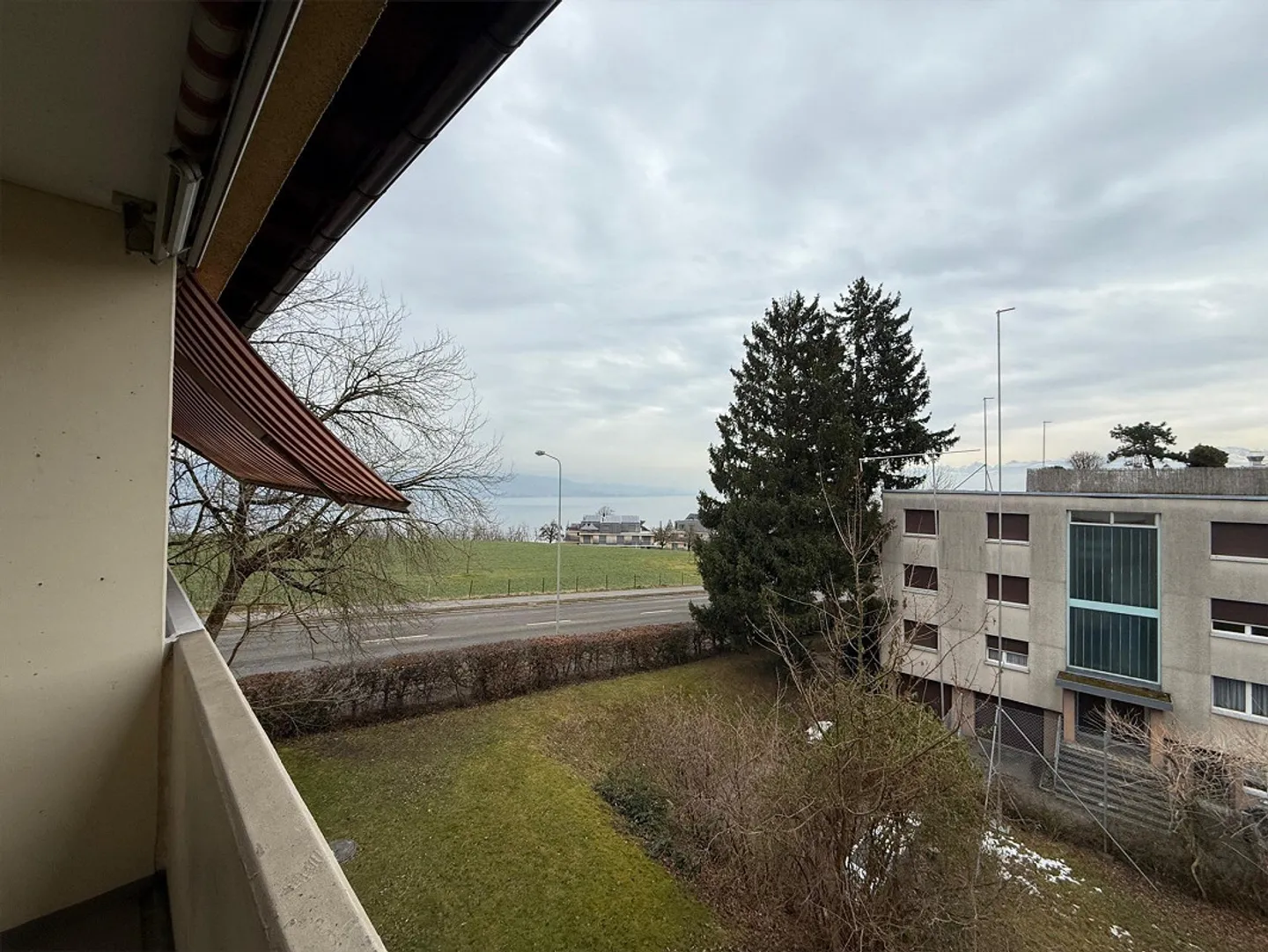 Appartamento spazioso con vista lago - Foto 7 di 8