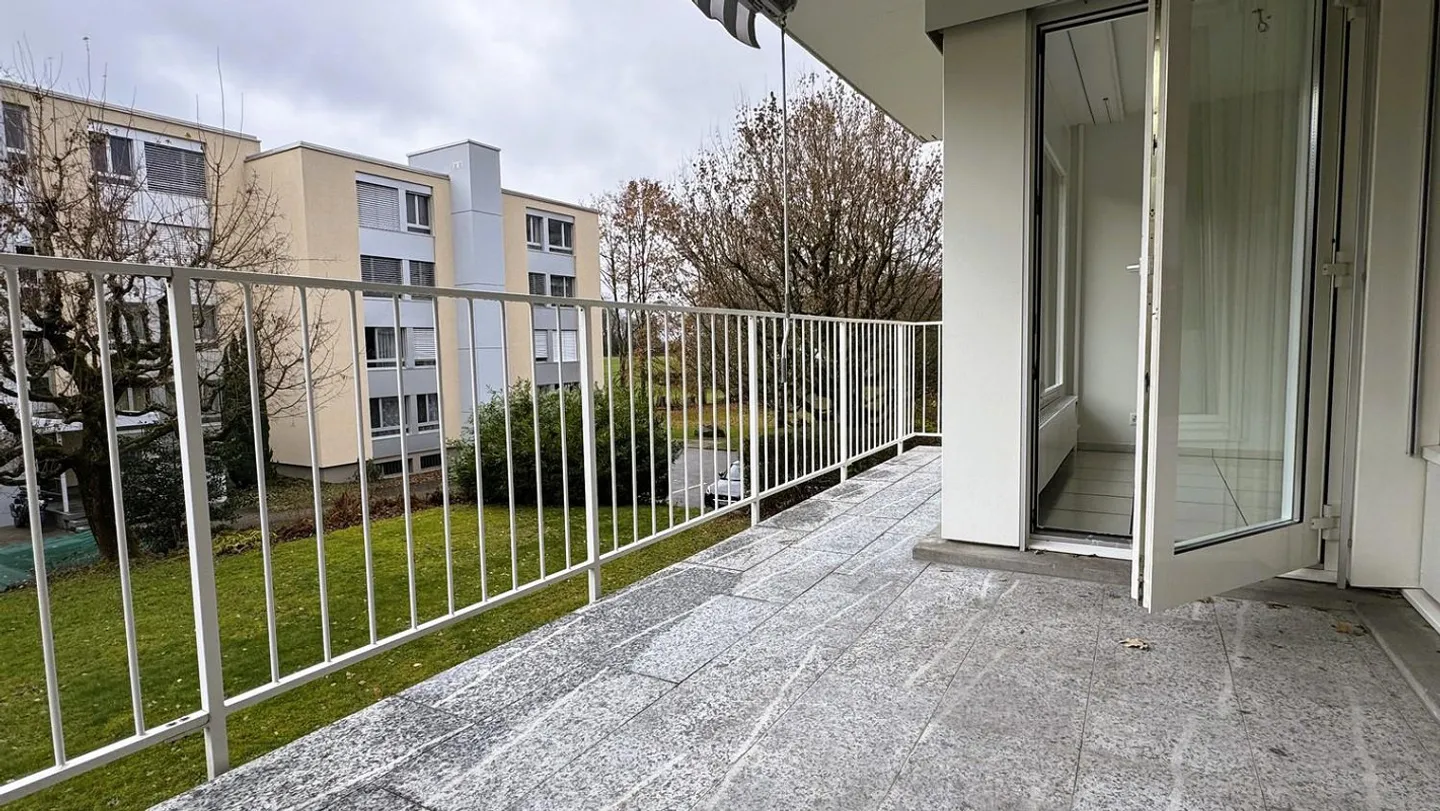 Appartement 3.5 pièces partiellement rénové à louer dans un endroit calme ! - Photo 13 sur 13