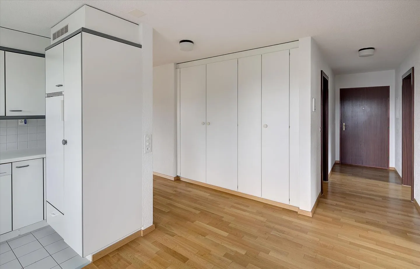 Attractive Apartment with Parking - Photo 7 of 9