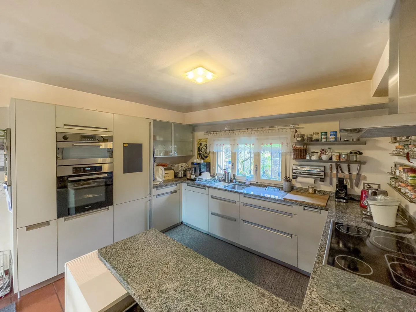 Reihenhaus mit offener Aussicht in Vezia - Foto 2 von 7