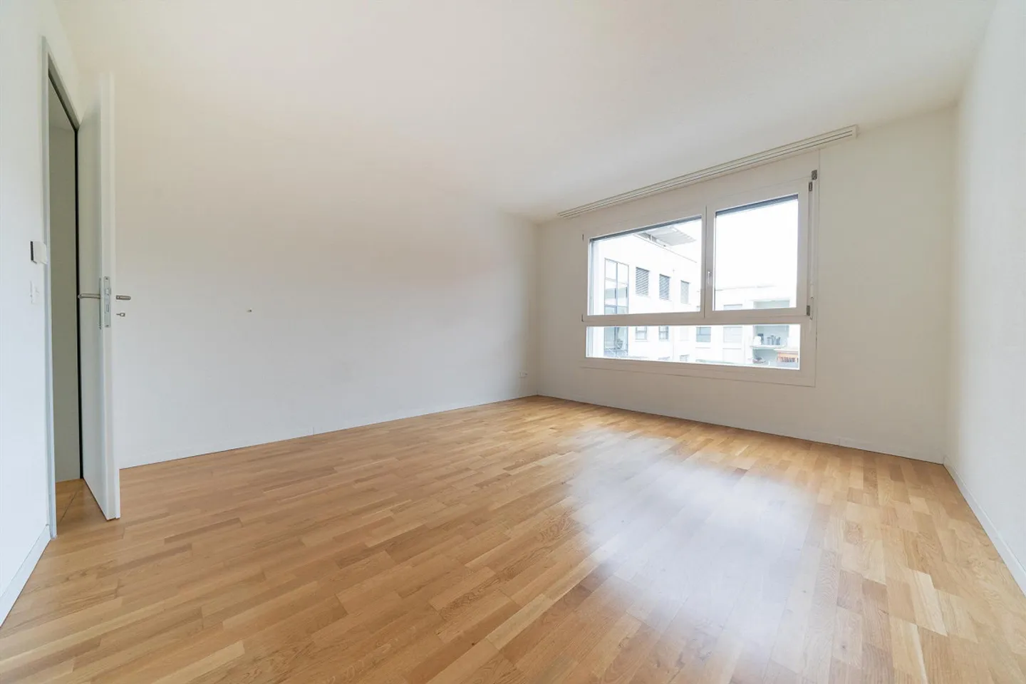 Balcony with a view of greenery - Photo 7 of 7