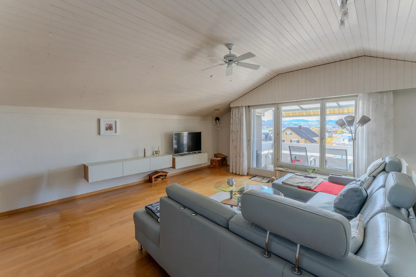 Appartamento mansardato duplex di 4,5 locali nel cuore di Gossau - Foto 1 di 7