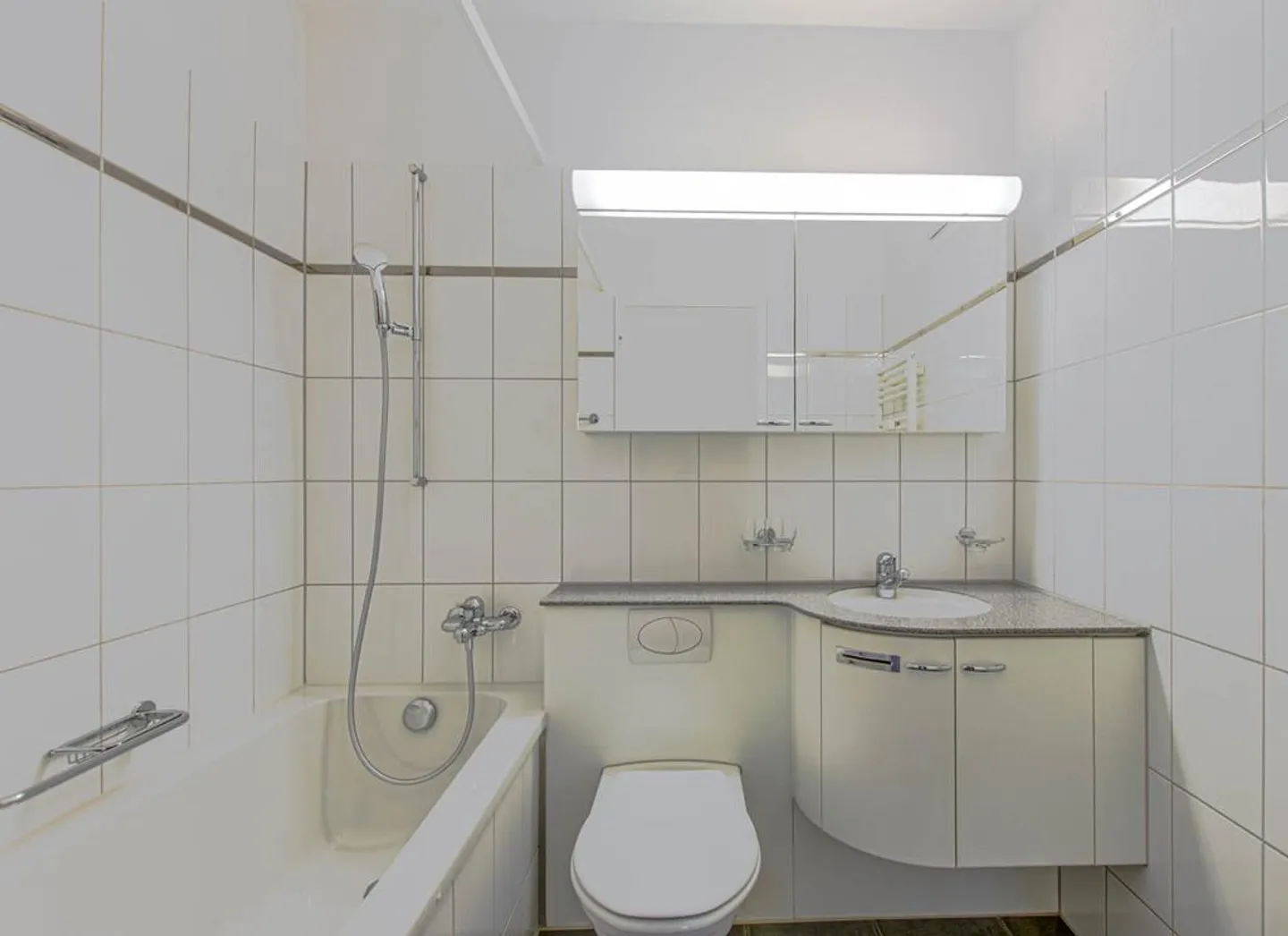 Vivre dans un quartier résidentiel ensoleillé et verdoyant - Photo 3 sur 9