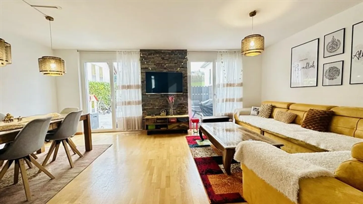 Family-friendly with charm in a central location - Photo 2 of 6