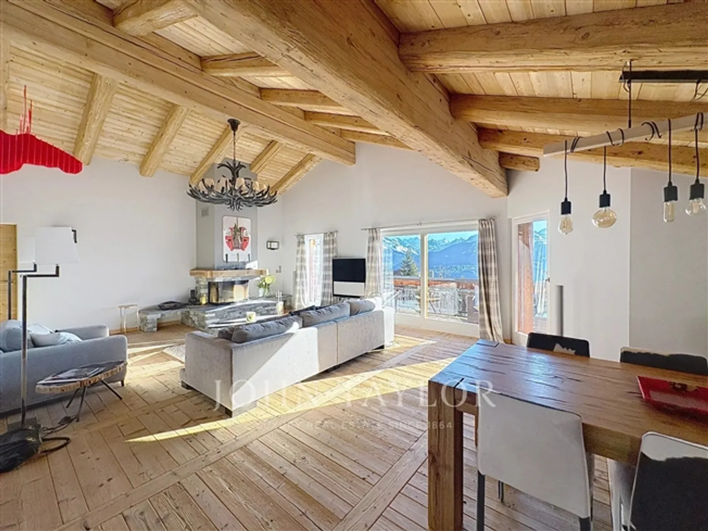 Spacious and bright penthouse with 5.5 rooms and mountain view - Photo 3 of 9