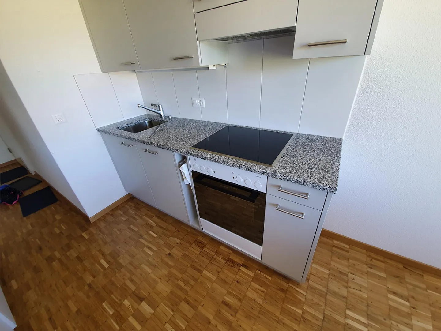 Renovated, bright and quiet 2.5 room apartment with 2 balconies - Photo 9 of 17