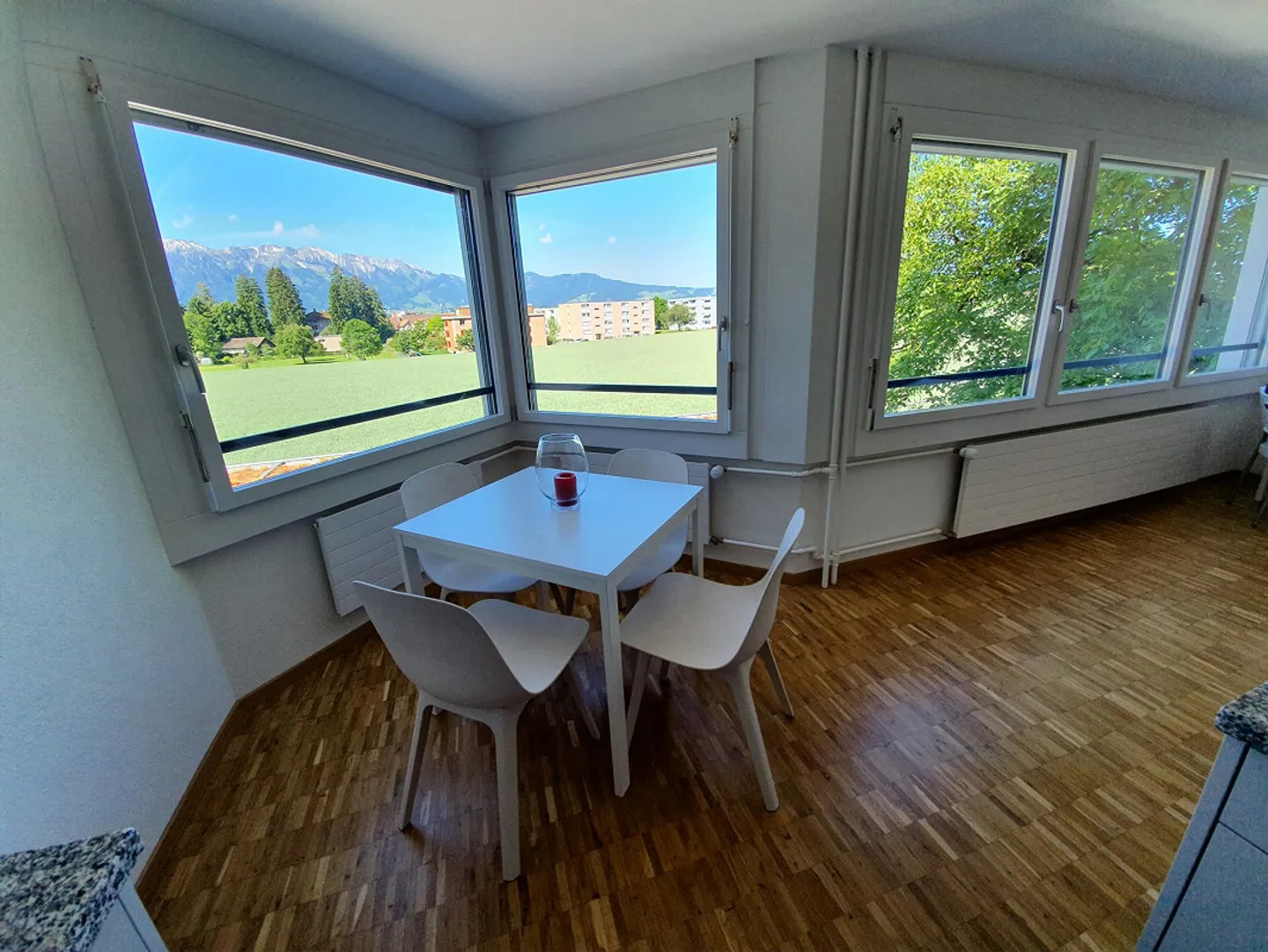 Renovated, bright and quiet 2.5 room apartment with 2 balconies - Photo 10 of 17