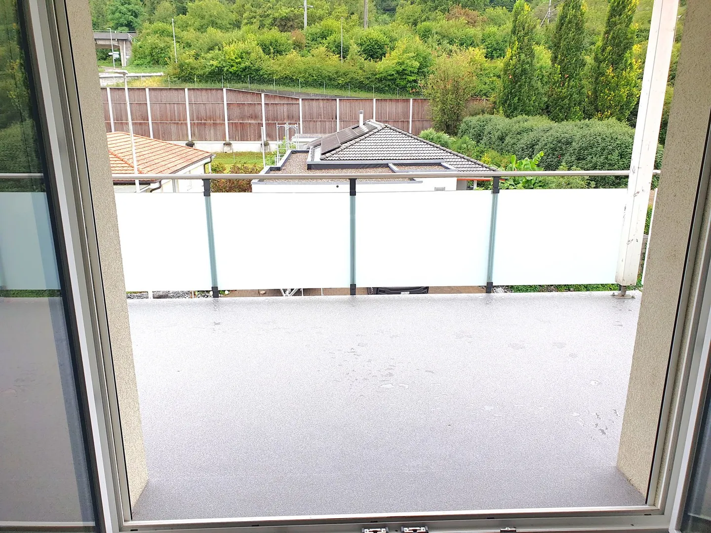 Moderno appartamento di 3,5 stanze con balcone a Mumpf - Foto 11 di 13