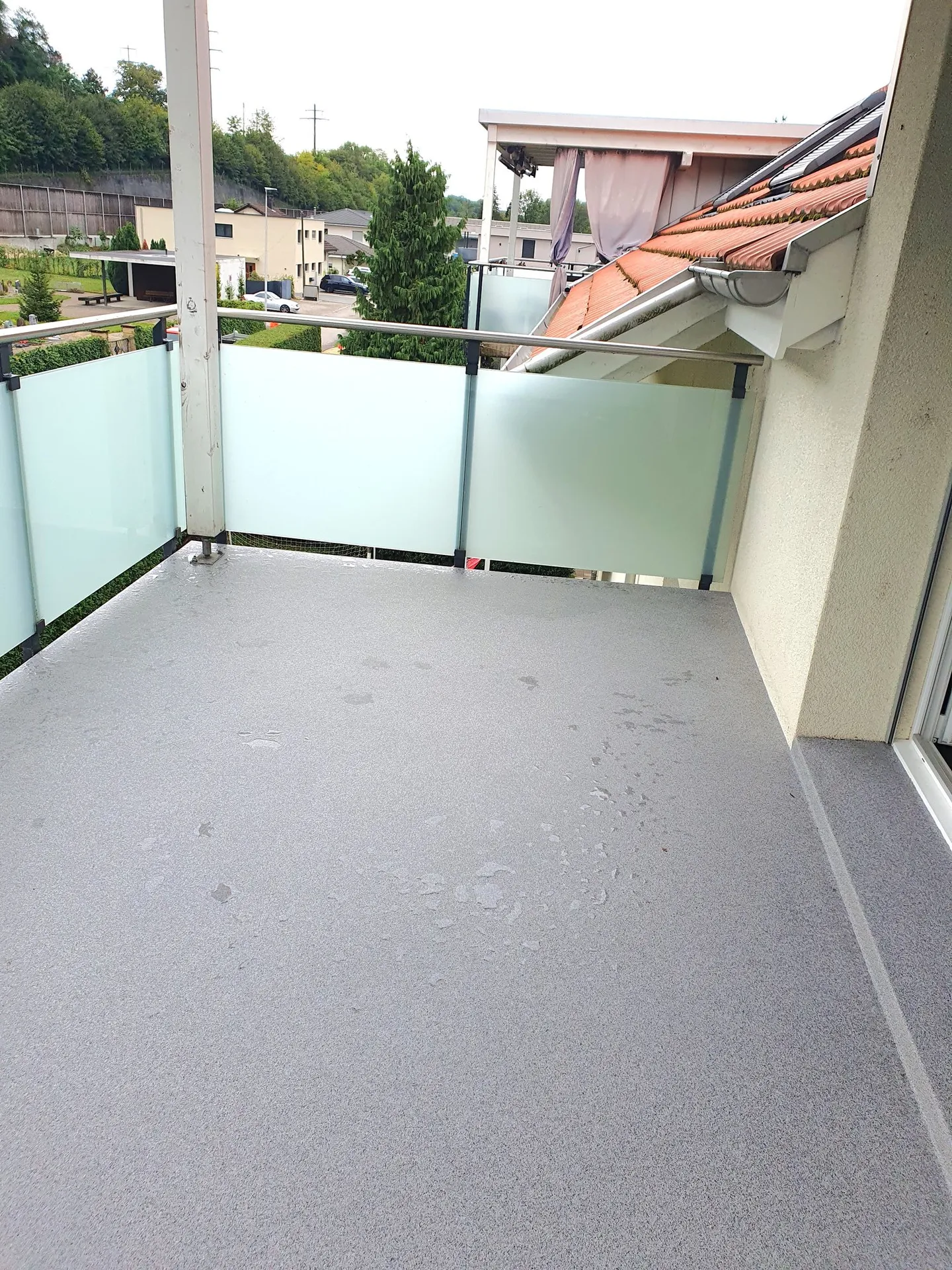 Moderno appartamento di 3,5 stanze con balcone a Mumpf - Foto 12 di 13