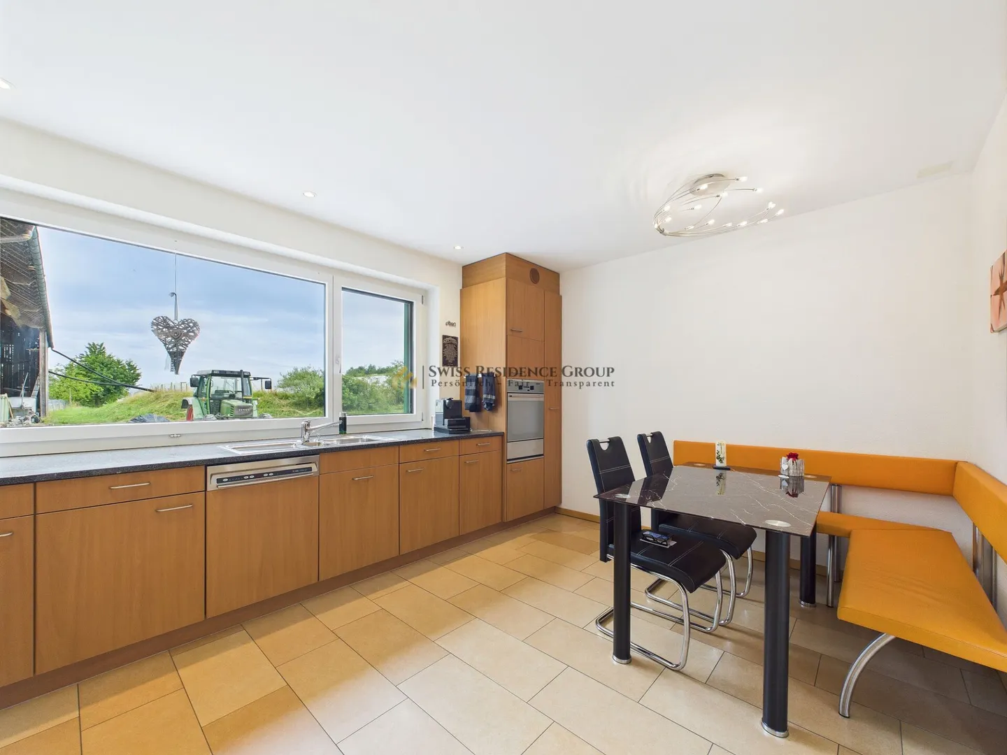 Casa unifamiliare adatta alle famiglie in una posizione tranquilla - Foto 3 di 10