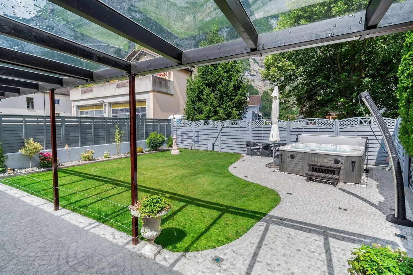Garden of Eden including a separate apartment - Photo 1 of 7