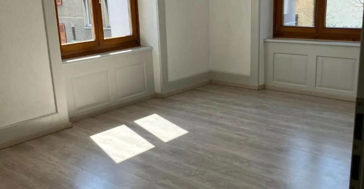 Elegante appartamento di 3,5 locali in affitto nel cuore di Delémont - Foto 1 di 4
