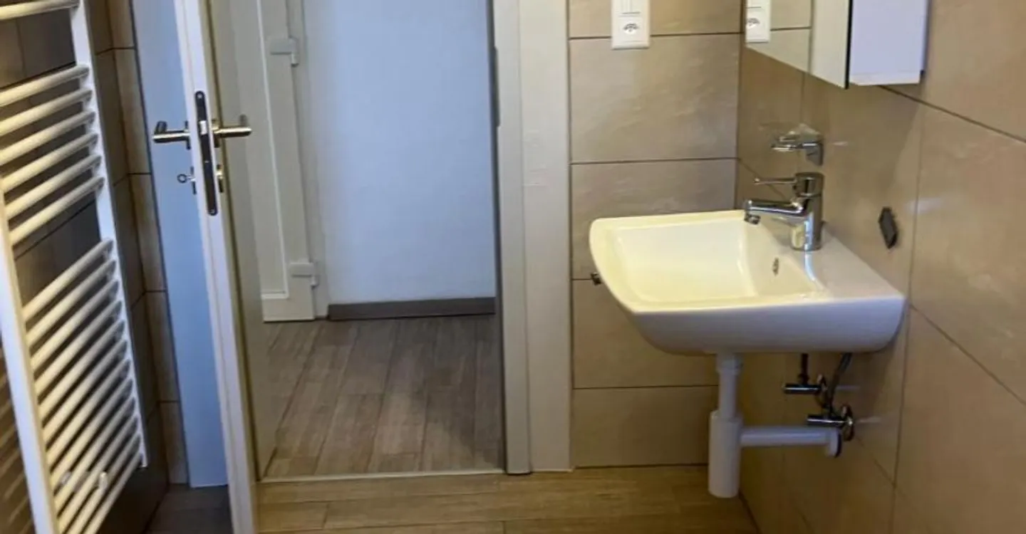 Elegante appartamento di 3,5 locali in affitto nel cuore di Delémont - Foto 2 di 4
