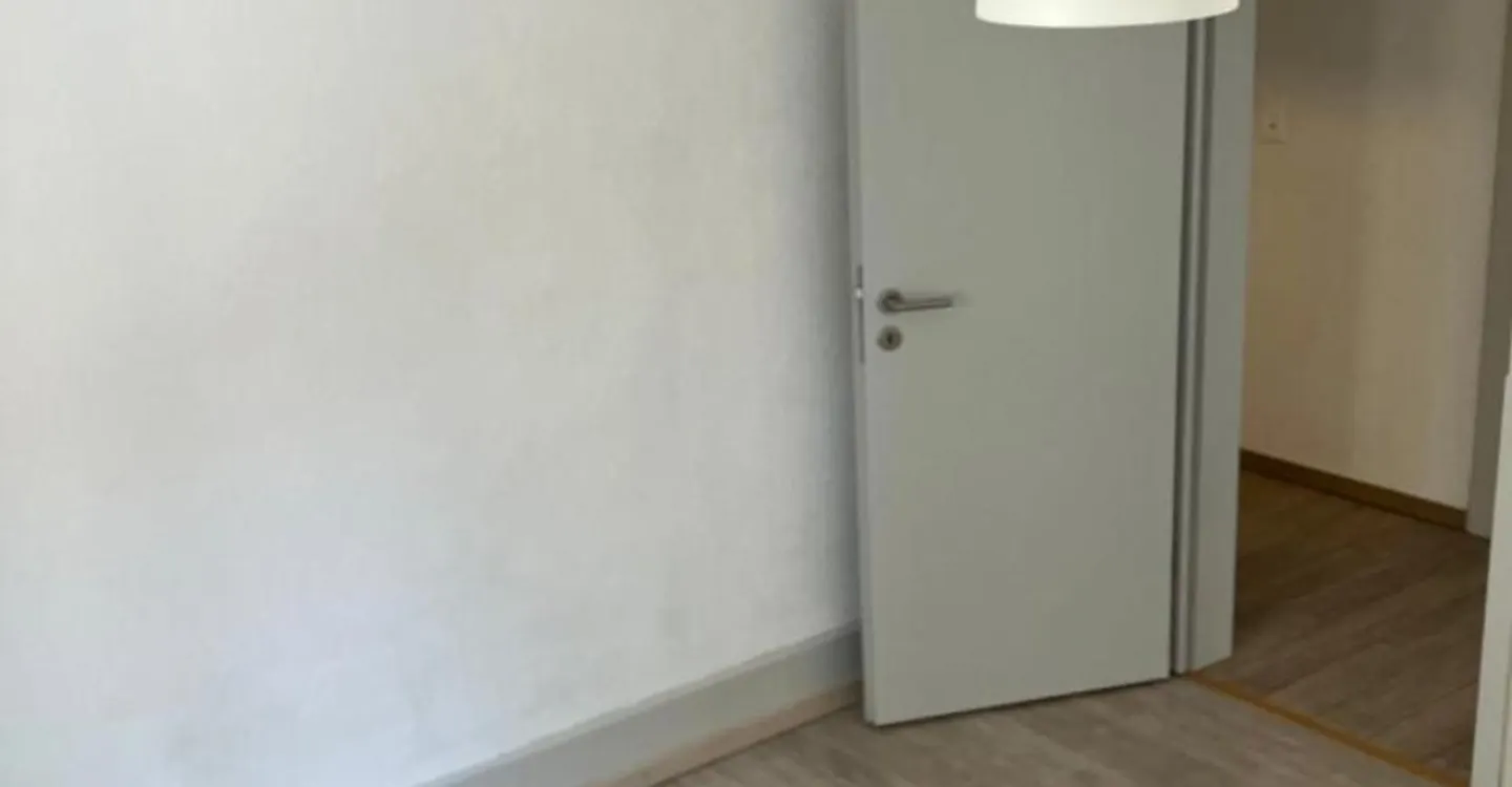 Elegante appartamento di 3,5 locali in affitto nel cuore di Delémont - Foto 3 di 4