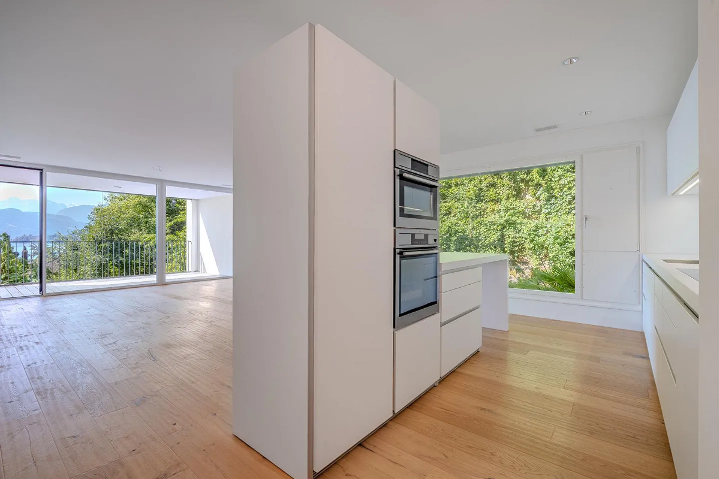 Une maison avec vue – un style de vie élégant près du lac - Photo 3 sur 12