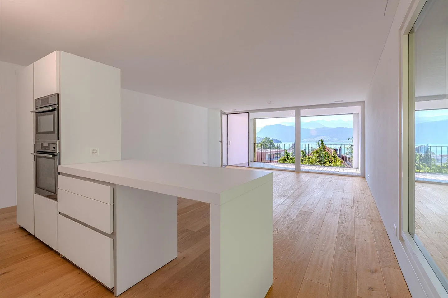Une maison avec vue – un style de vie élégant près du lac - Photo 4 sur 12