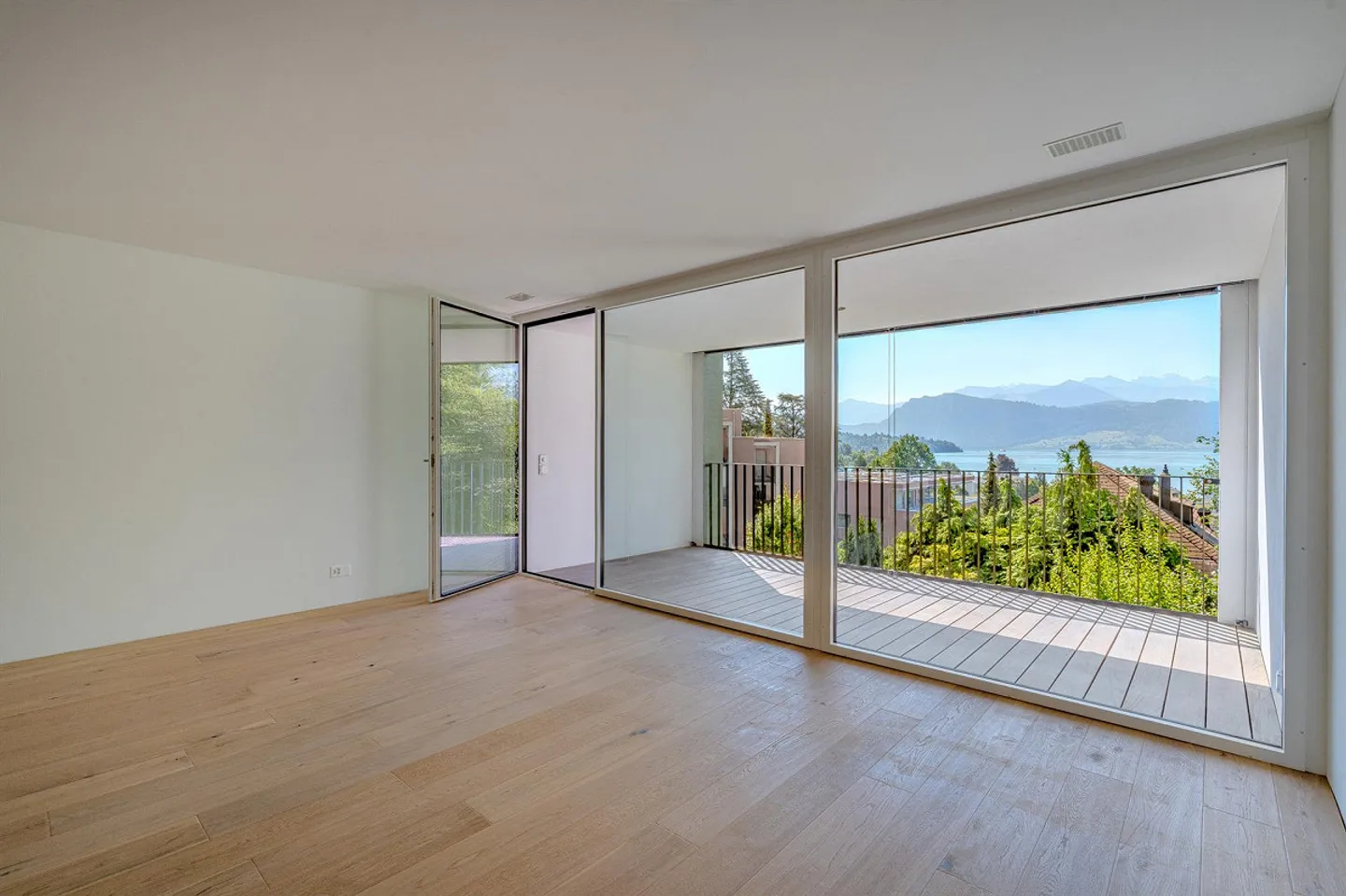 Une maison avec vue – un style de vie élégant près du lac - Photo 1 sur 12
