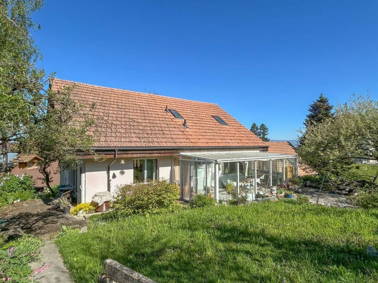 Geräumiges Familienhaus mit Garten - Foto 1 von 22