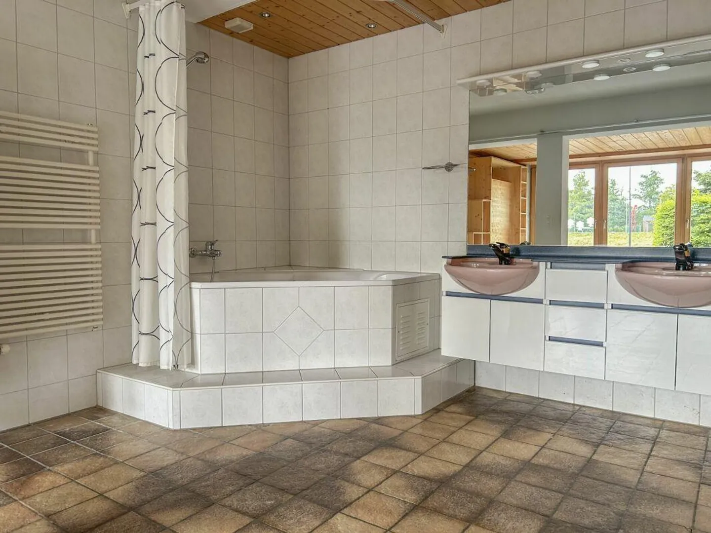 Geräumiges Familienhaus mit Garten - Foto 11 von 22