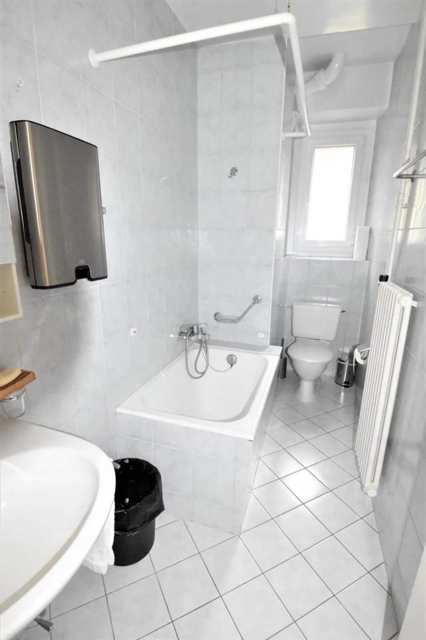 Office 4 rooms - Photo 5 of 9