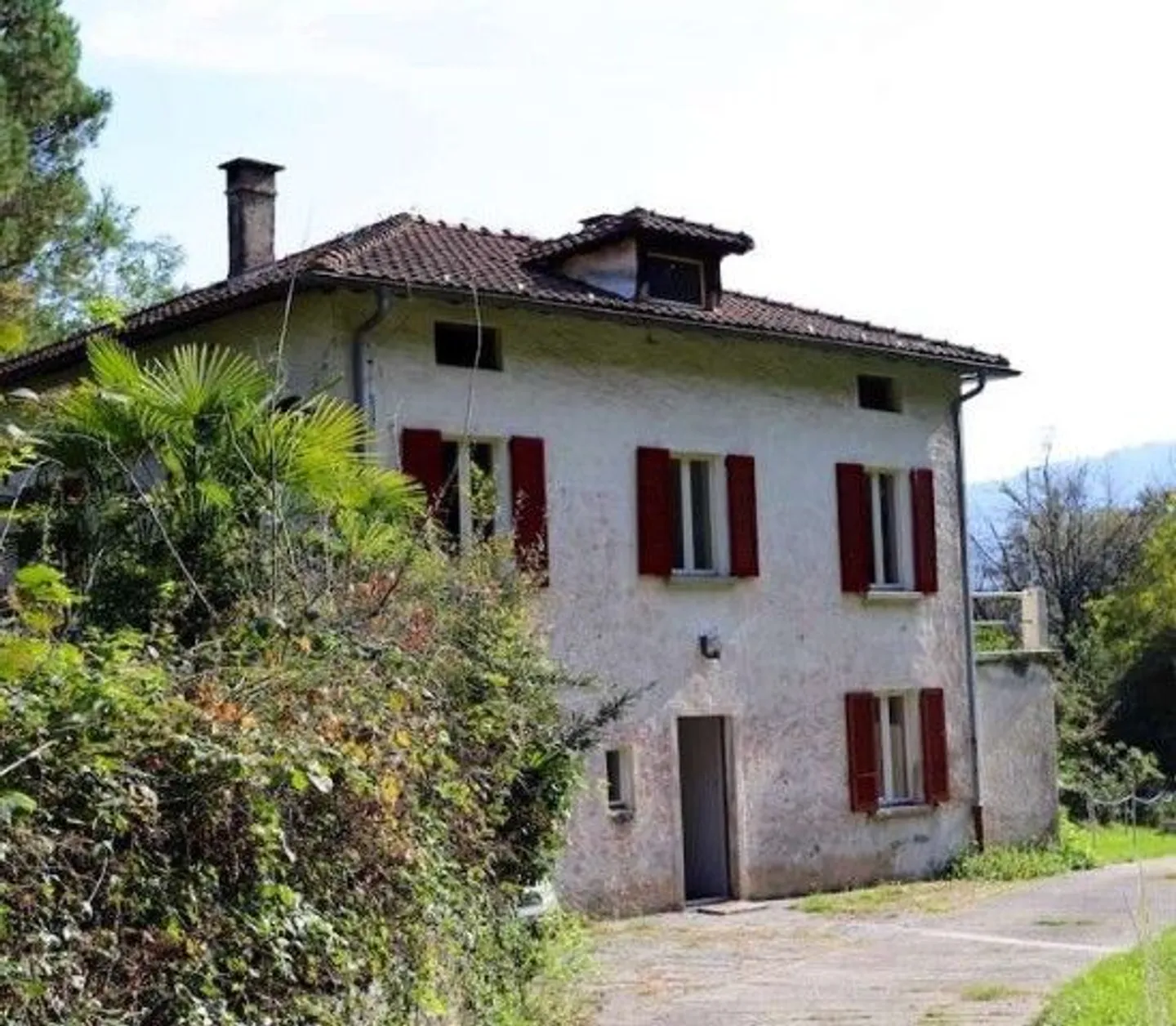 Propriété aux enchères avec terrain - Photo 2 sur 13