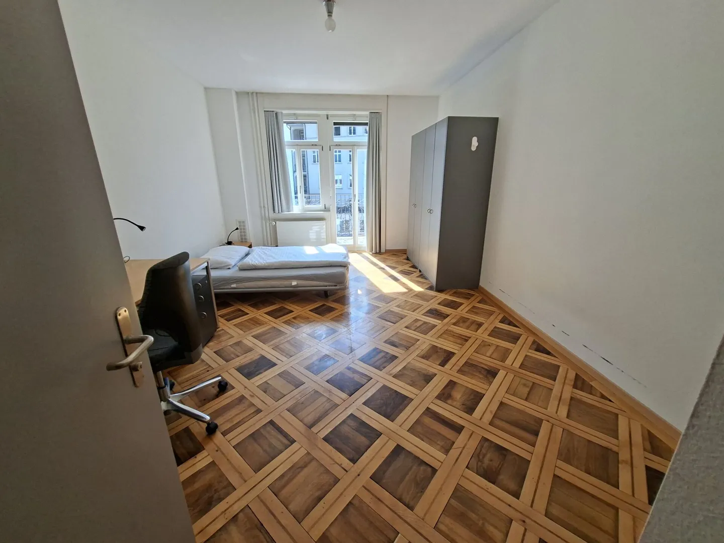möbliertes, helles WG-Zimmer mit Balkon - zentral, modern und alles inklusive, 1.OG Zimmer Nr. 1 - Foto 1 von 7