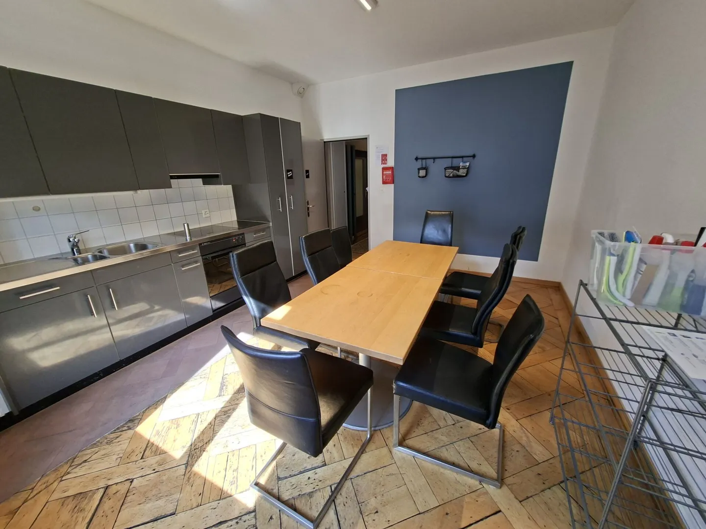 möbliertes, helles WG-Zimmer mit Balkon - zentral, modern und alles inklusive, 1.OG Zimmer Nr. 1 - Foto 5 von 7