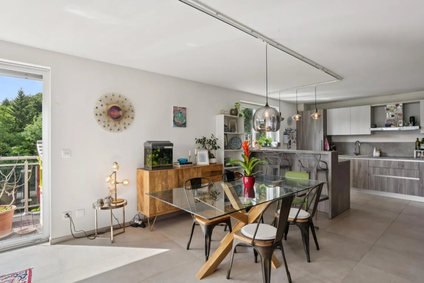 Appartement moderne avec terrasse - Photo 6 sur 13