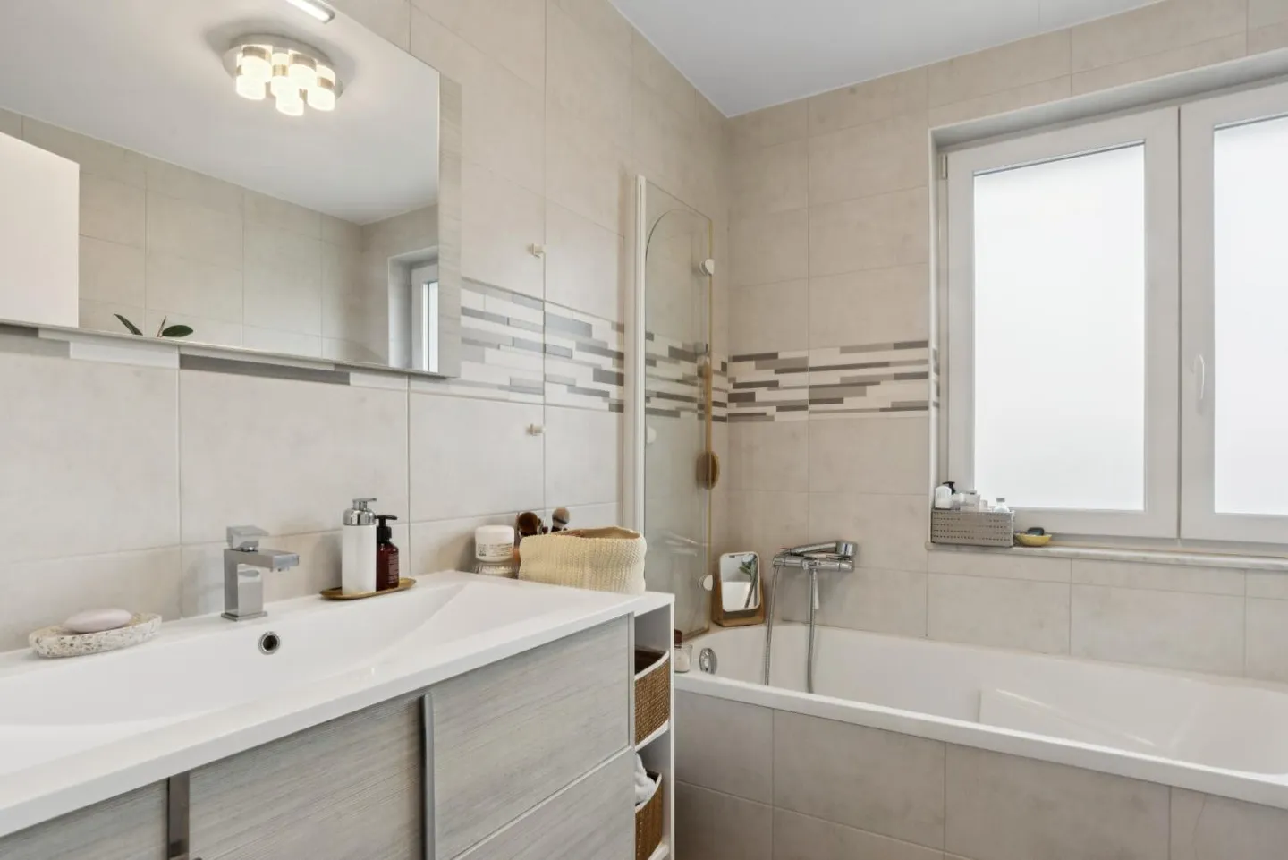 Appartement moderne avec terrasse - Photo 10 sur 13
