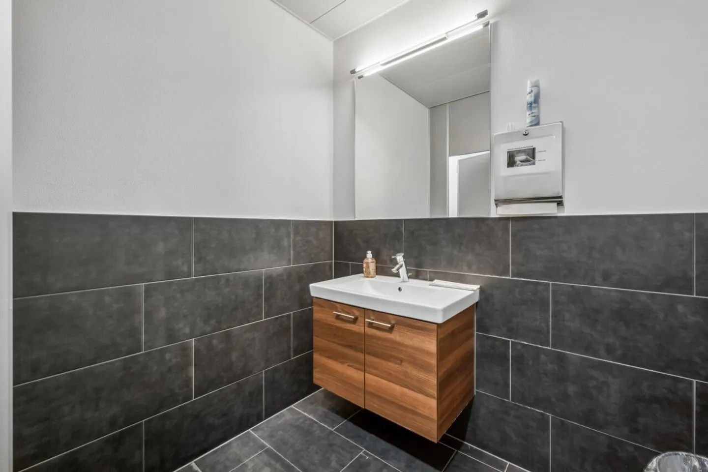 Modern Office Space in Steinhausen - Photo 7 of 9