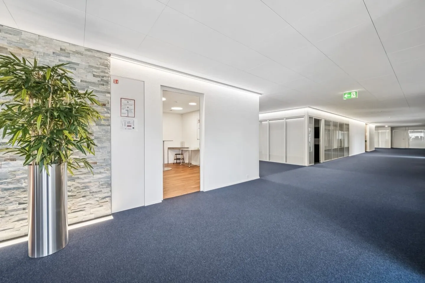 Modern Office Space in Steinhausen - Photo 8 of 9