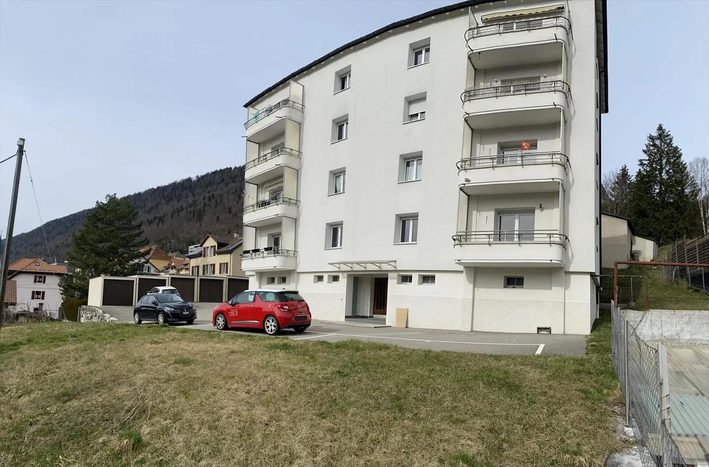 Saint-Imier, magnifique appartement de 3 pièces rénové au 1er étage avec balcon - Photo 6 sur 6