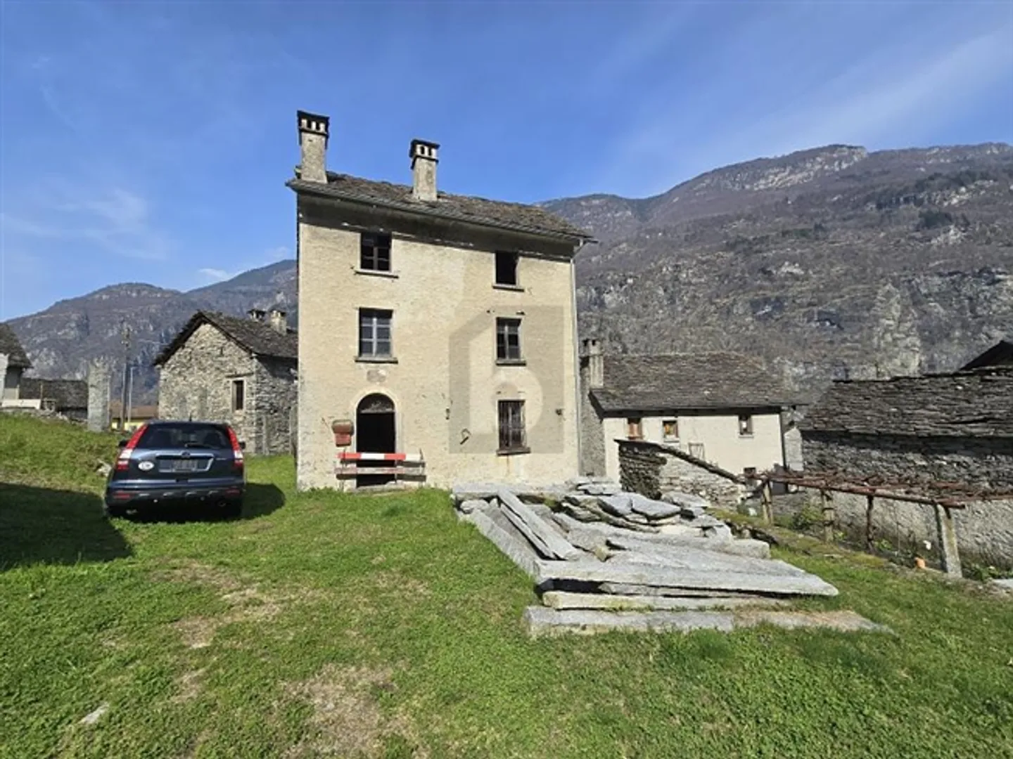 SPACIEUX ET ENSOLEILLÉ AVEC UN GRAND TERRAIN - Photo 4 sur 6